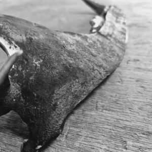 Sculpture de mâchoir, mythe et légende, musée du fer de vallorbe, exposition temporaire