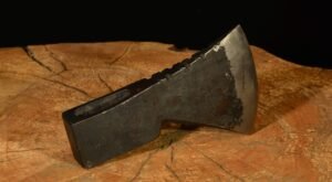 tête de hache forgé et trempé, tranchant rapporté avec Jean-Marie Corona à la sarraz