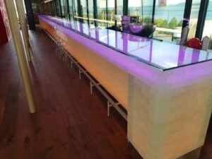 structure de bar en verre rooftop design noxo acier verre brique